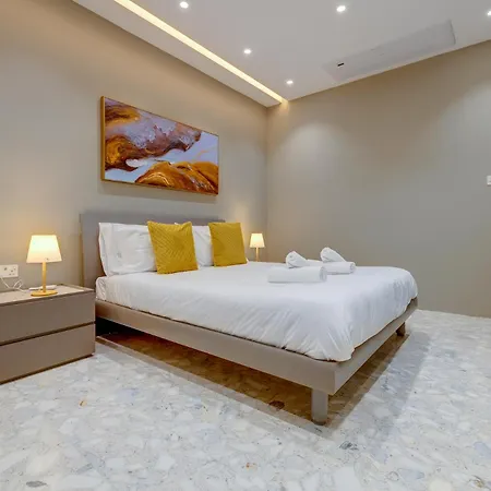 Premier Seafront Living: Ultra-luxury In