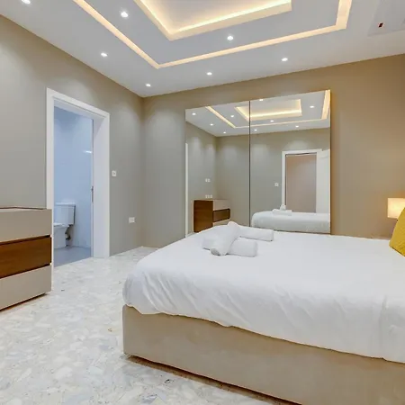 Premier Seafront Living: Ultra-luxury In 斯利马