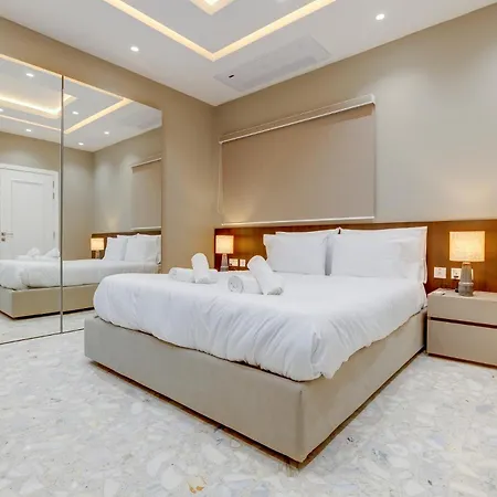 Premier Seafront Living: Ultra-luxury In 公寓 斯利马