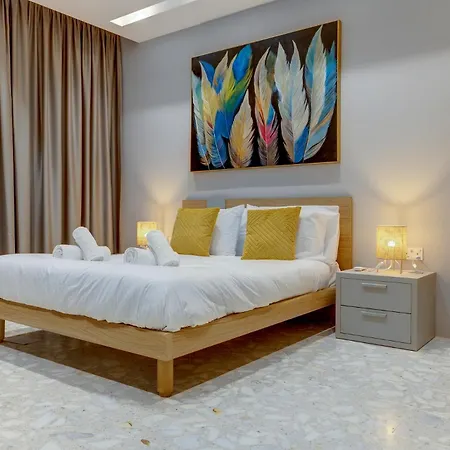 Premier Seafront Living: Ultra-luxury In 斯利马