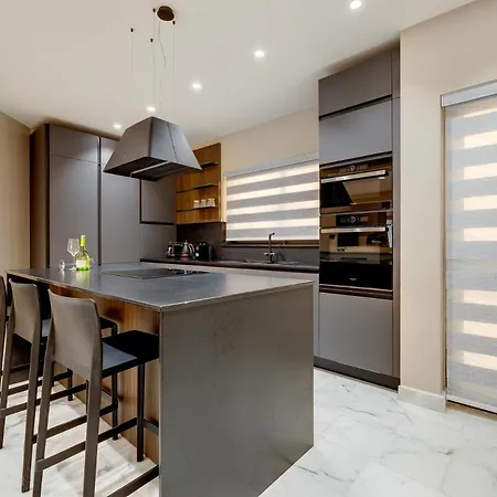 Premier Seafront Living: Ultra-luxury In 斯利马