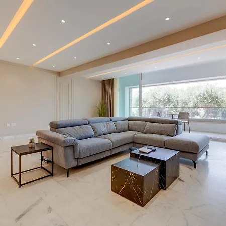 Premier Seafront Living: Ultra-luxury In 斯利马