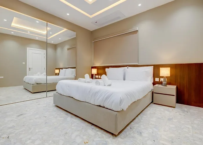 Premier Seafront Living: Ultra-luxury In Lägenhet Sliema