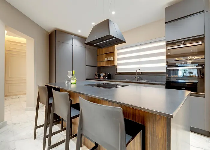 Premier Seafront Living: Ultra-luxury In Lägenhet *