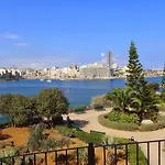 Premier Seafront Living: Ultra-luxury In
