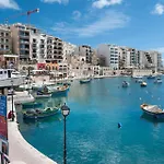 Premier Seafront Living: Ultra-luxury In *