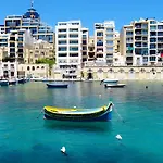 Premier Seafront Living: Ultra-luxury In