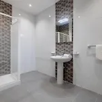 Premier Seafront Living: Ultra-luxury In סליאמה