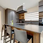 Premier Seafront Living: Ultra-luxury In דירה *