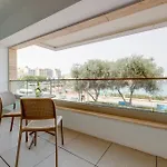 Premier Seafront Living: Ultra-luxury In