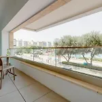 Premier Seafront Living: Ultra-luxury In סליאמה