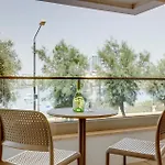 Premier Seafront Living: Ultra-luxury In * סליאמה