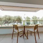 Premier Seafront Living: Ultra-luxury In Appartamento