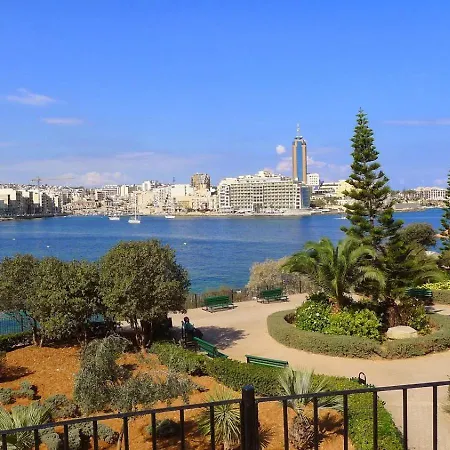 Premier Seafront Living: Ultra-luxury In
