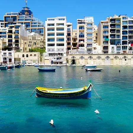 Premier Seafront Living: Ultra-luxury In