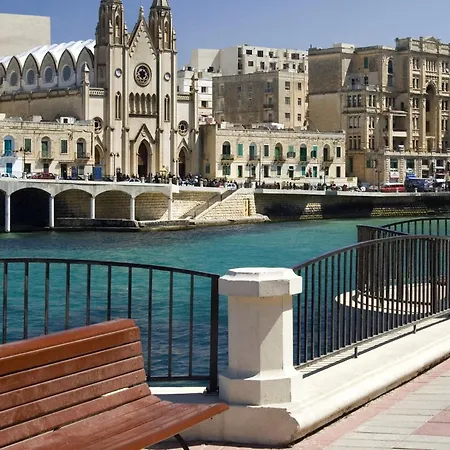 Premier Seafront Living: Ultra-luxury In Apartament Sliema
