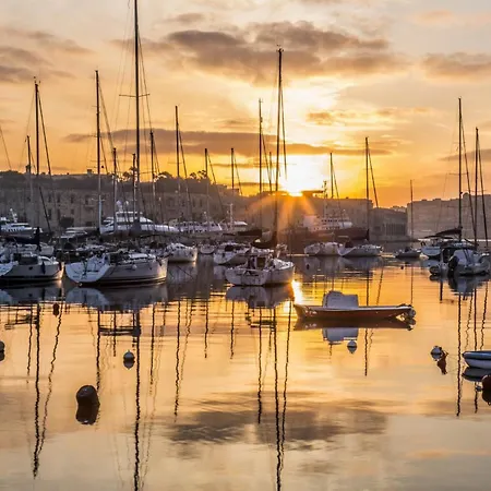 Premier Seafront Living: Ultra-luxury In Lejlighed Sliema