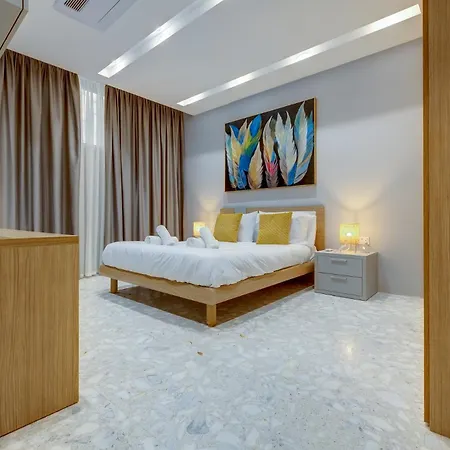 Premier Seafront Living: Ultra-luxury In * סליאמה