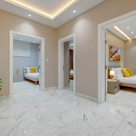 Premier Seafront Living: Ultra-luxury In Lejlighed *