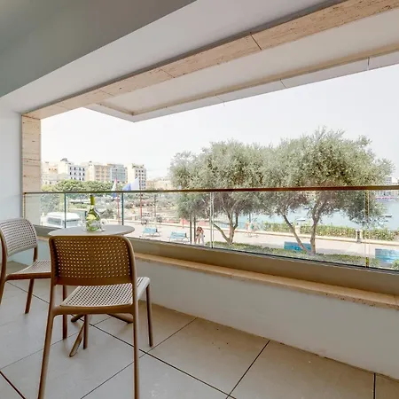 Premier Seafront Living: Ultra-luxury In