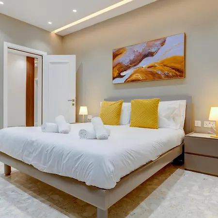 Premier Seafront Living: Ultra-luxury In