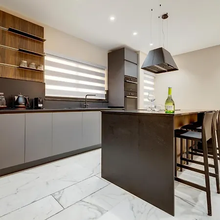 Premier Seafront Living: Ultra-luxury In Apartment *